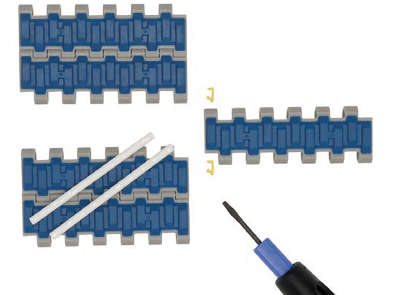 ピン+プラグ止め方式